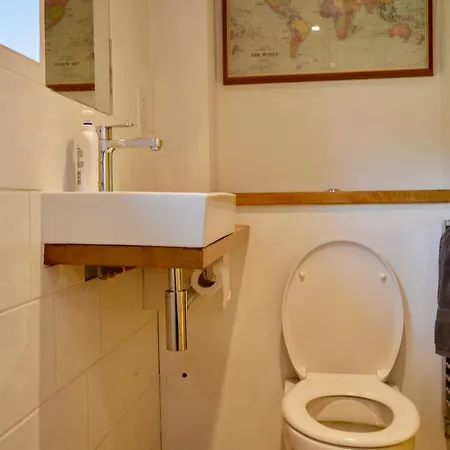 3 Bedroom House With Garden In Montpelier Apartment *