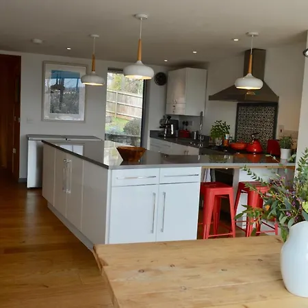 3 Bedroom House With Garden In Montpelier * ブリストル