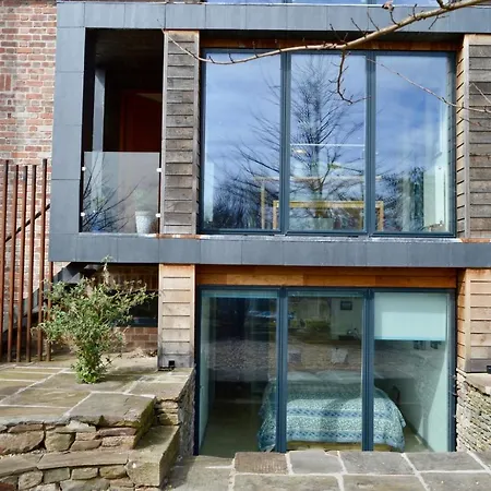 3 Bedroom House With Garden In Montpelier