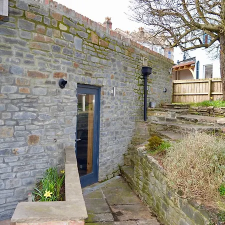 3 Bedroom House With Garden In Montpelier Apartment