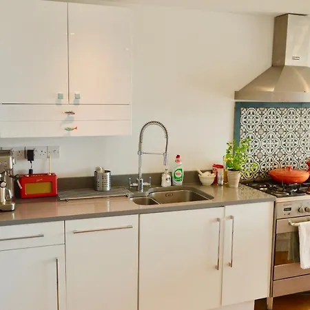3 Bedroom House With Garden In Montpelier Apartment