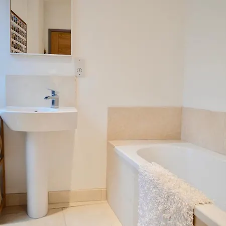 Apartment 3 Bedroom House With Garden In Montpelier Bristol