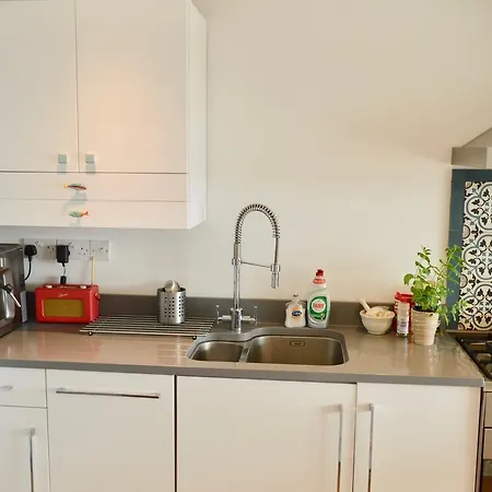 3 Bedroom House With Garden In Montpelier ブリストル