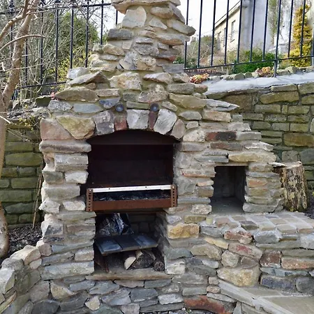 3 Bedroom House With Garden In Montpelier