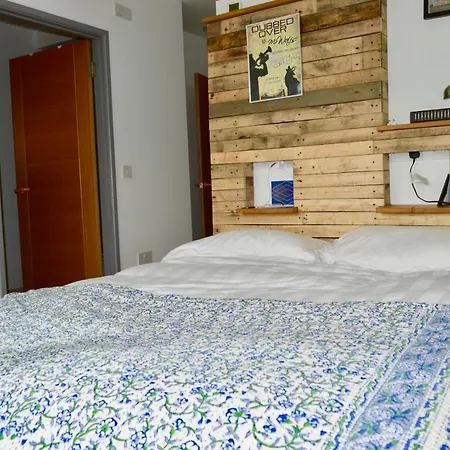 3 Bedroom House With Garden In Montpelier